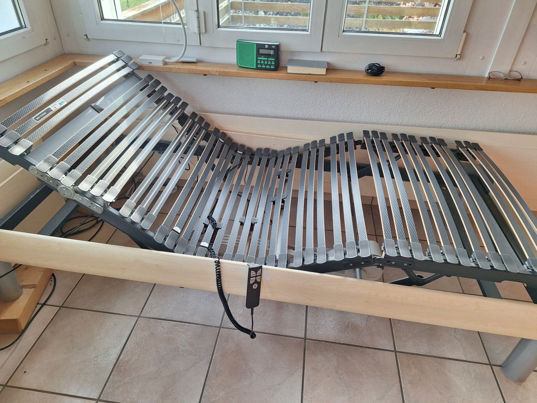 Lits: Bett mit elektrischem Bettrost – D'occasion à Elsau par rfa_vy6h 3