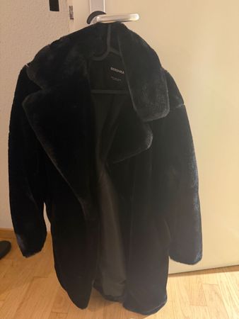 Schwarzer Bershka Fell Wintermantel Gr. S - Kuschelig warm!