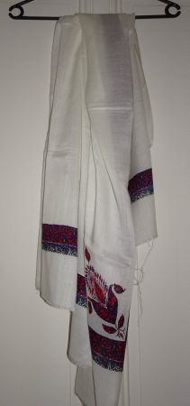 Foulard carré blanc avec motifs colorés en bordure