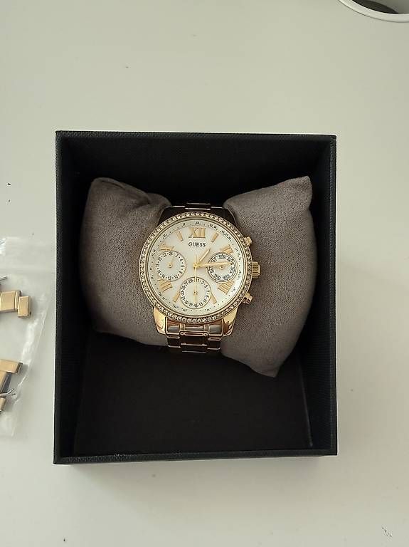 Orologi: Guess Damenuhr Gold – Usato da Winkel venduto da jbuchwalder17