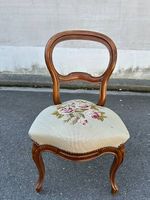 Antiker Louis-Philippe-Stuhl mit floraler Gobelin-Sitzfläche