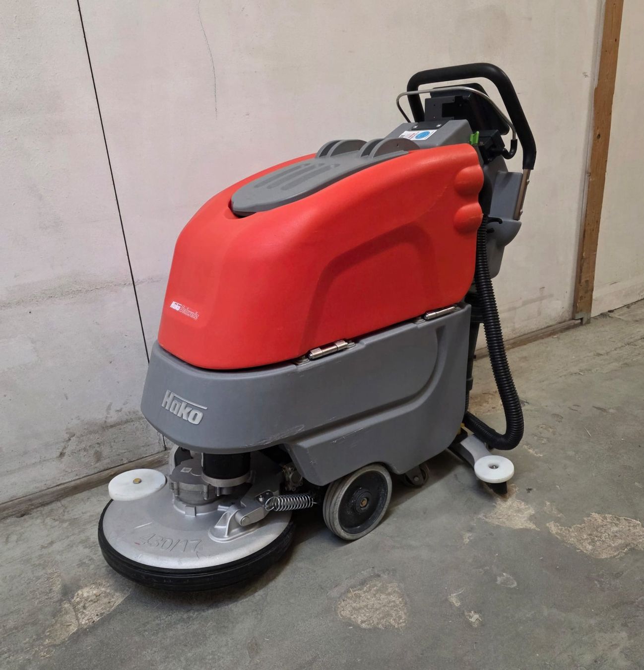 Hako Alle Maschinen: Hako Scrubmaster B30 Scheuersaugmaschine, - 75% günstiger – Gebraucht aus Herrliberg von fra_g5tt