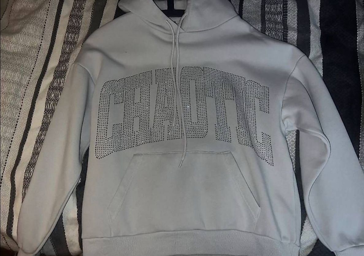 Maglioni & Felpe: Felpa con cappuccio Chaotic – Usato da Pregassona venduto da beatricee0 1