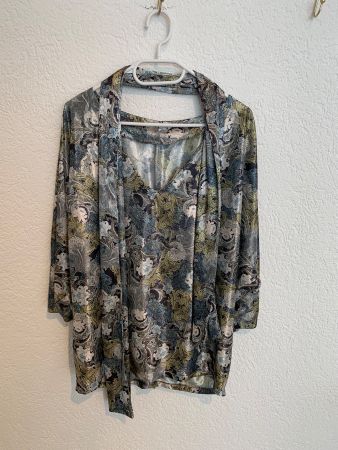 Bluse grün mit Gürtel Schal Gr. S / M