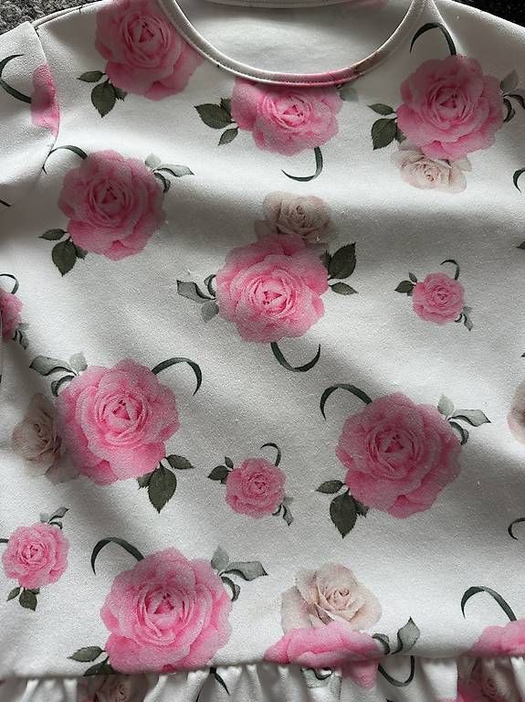 Vestiti & Gonne: Robe fleur fille 6 ans  – Usato da Renens VD venduto da mary184 1