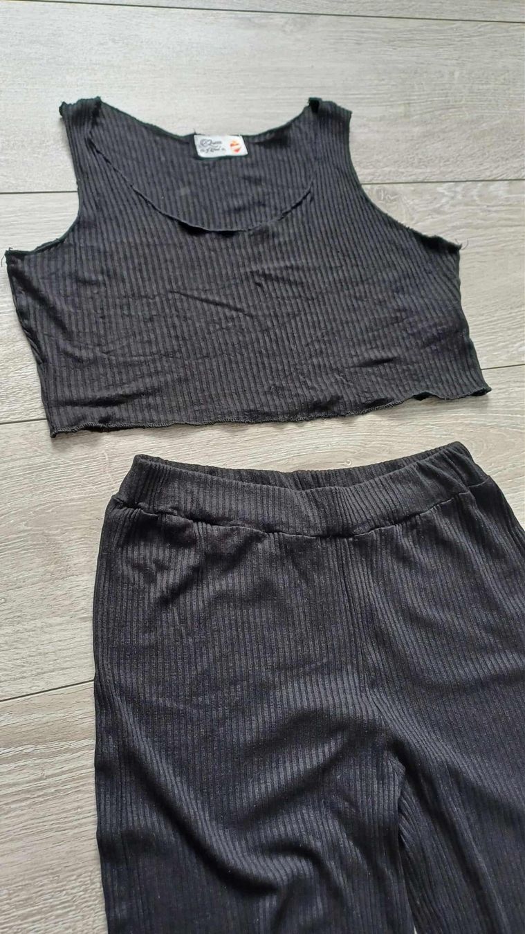 Top: cropped top et pantalons XS – Usato da Müntschemier venduto da Kinako 1