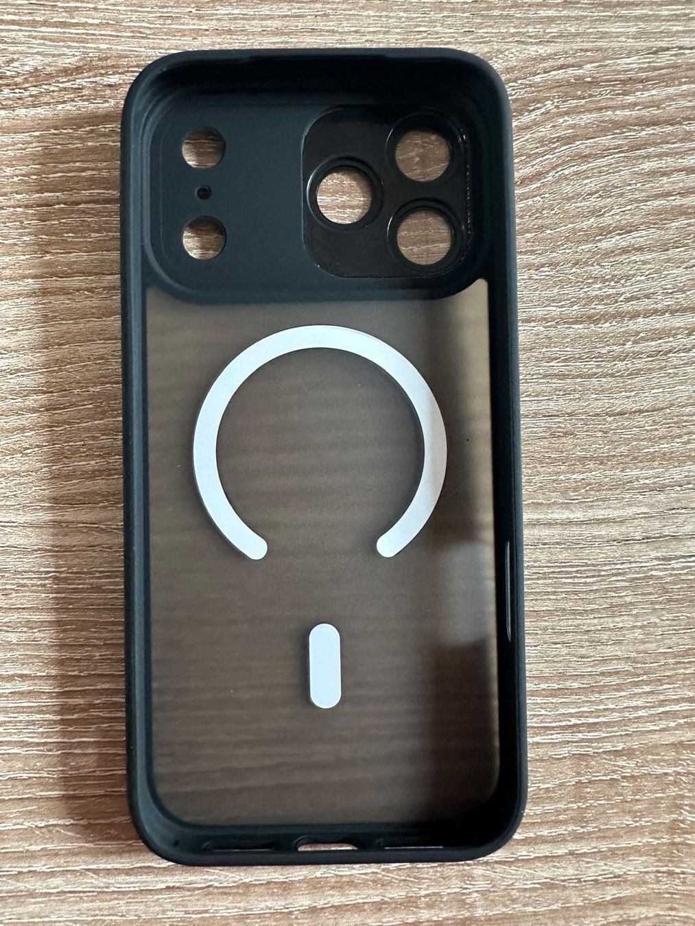 Cover & Protezioni schermo: Iphone 17 Pro schwarze Handyhülle – Nuovo e nell'imballaggio originale da Schalunen venduto da Haris97