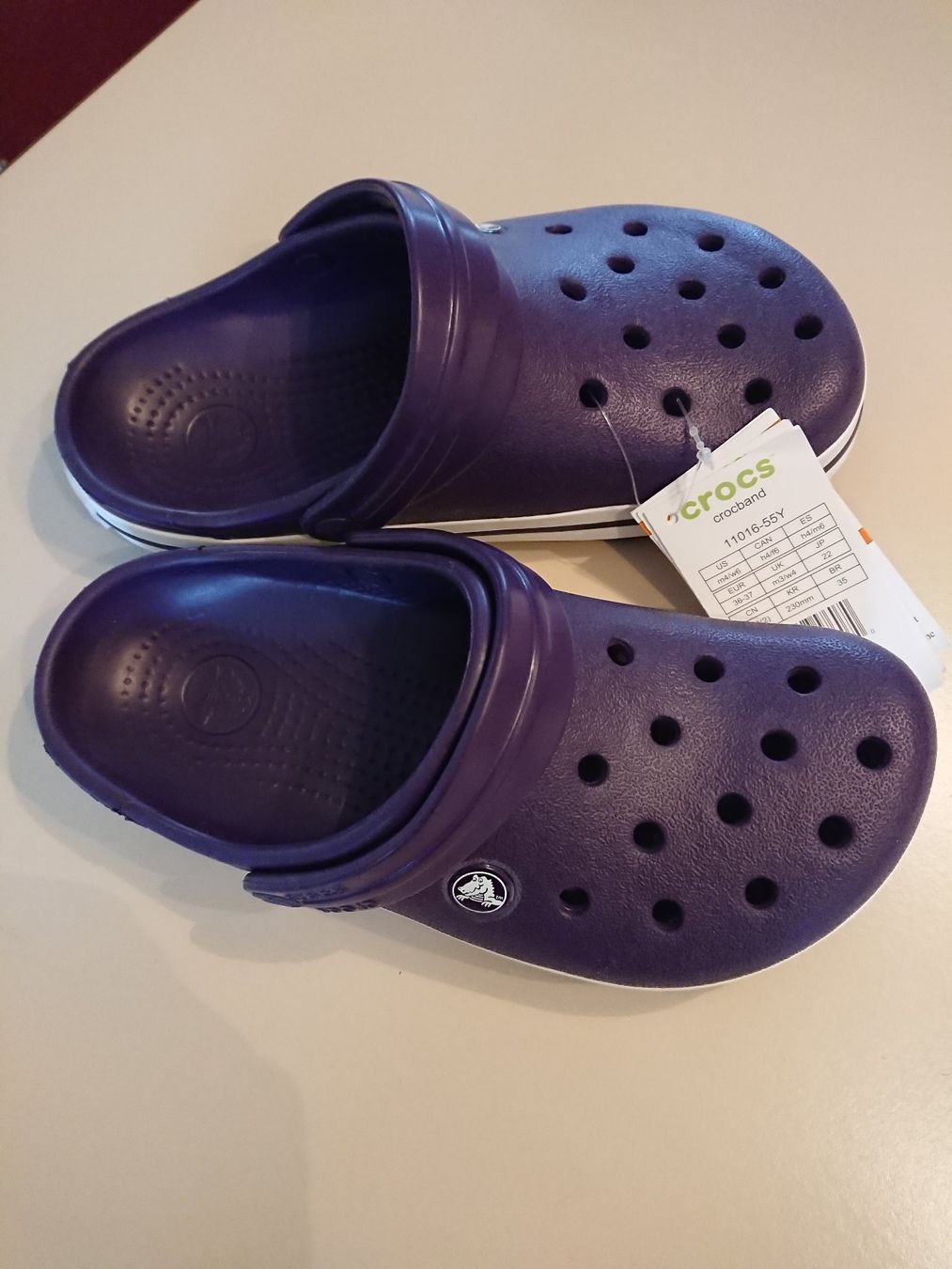Crocs Scarpe per ragazzi: Crocs violett, Gr. M4/W6, NEU – Nuovo e nell'imballaggio originale da Büren an der Aare venduto da creazioneshop