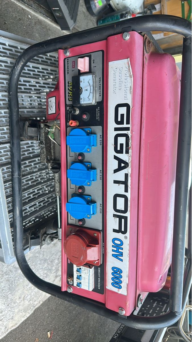Générateurs de courant: Stromgenerator GIGATOR OHV 6000 AC 380V gebraucht – D'occasion à Luzern par mil_78wx