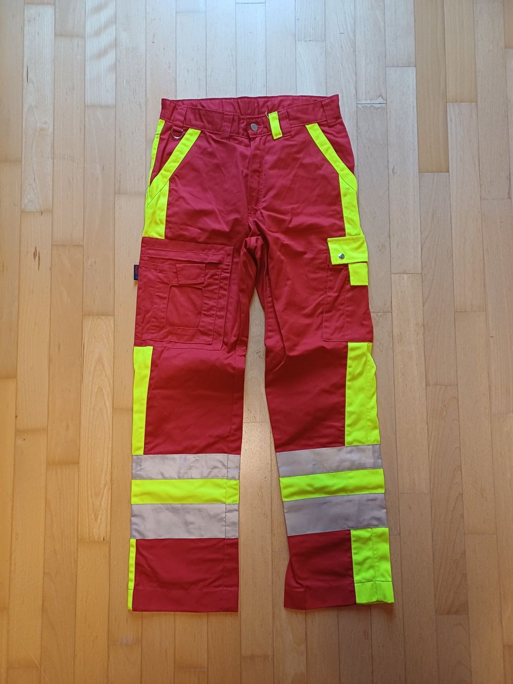 Hosen: Arbeitshose Rot/Warnschutz Gr. CH 42 – Gebraucht aus Oberegg von jan_zq6j