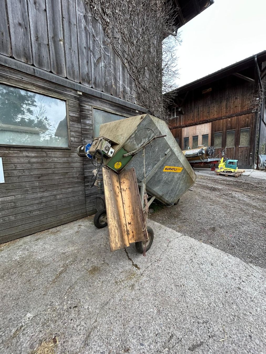 Tutte le macchine: Kuratli Futtermischer – Usato da Gibswil venduto da drama_queendli 2