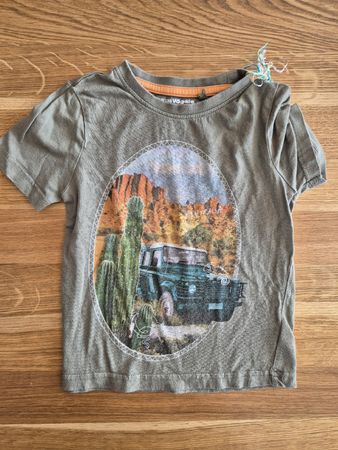 Cooles T-Shirt Gr.104 mit speziellem Sujet🌵⛰️🚗