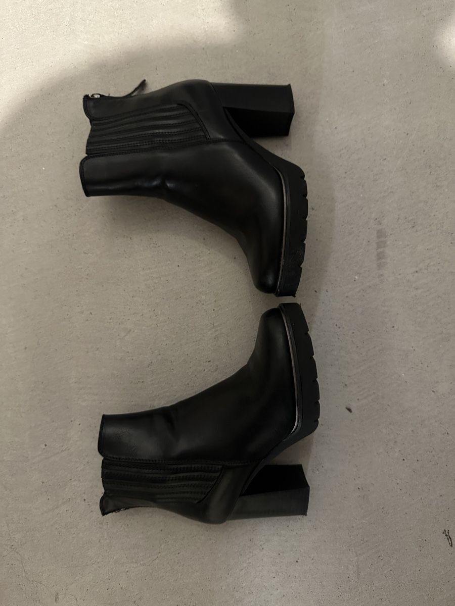 Damenschuhe: Schwarze Stiefeletten – Gebraucht aus Chur von Sadi98 2