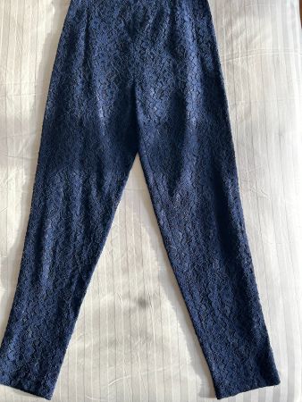 Elégant pantalon en dentelle marin, jamais porté, T/M