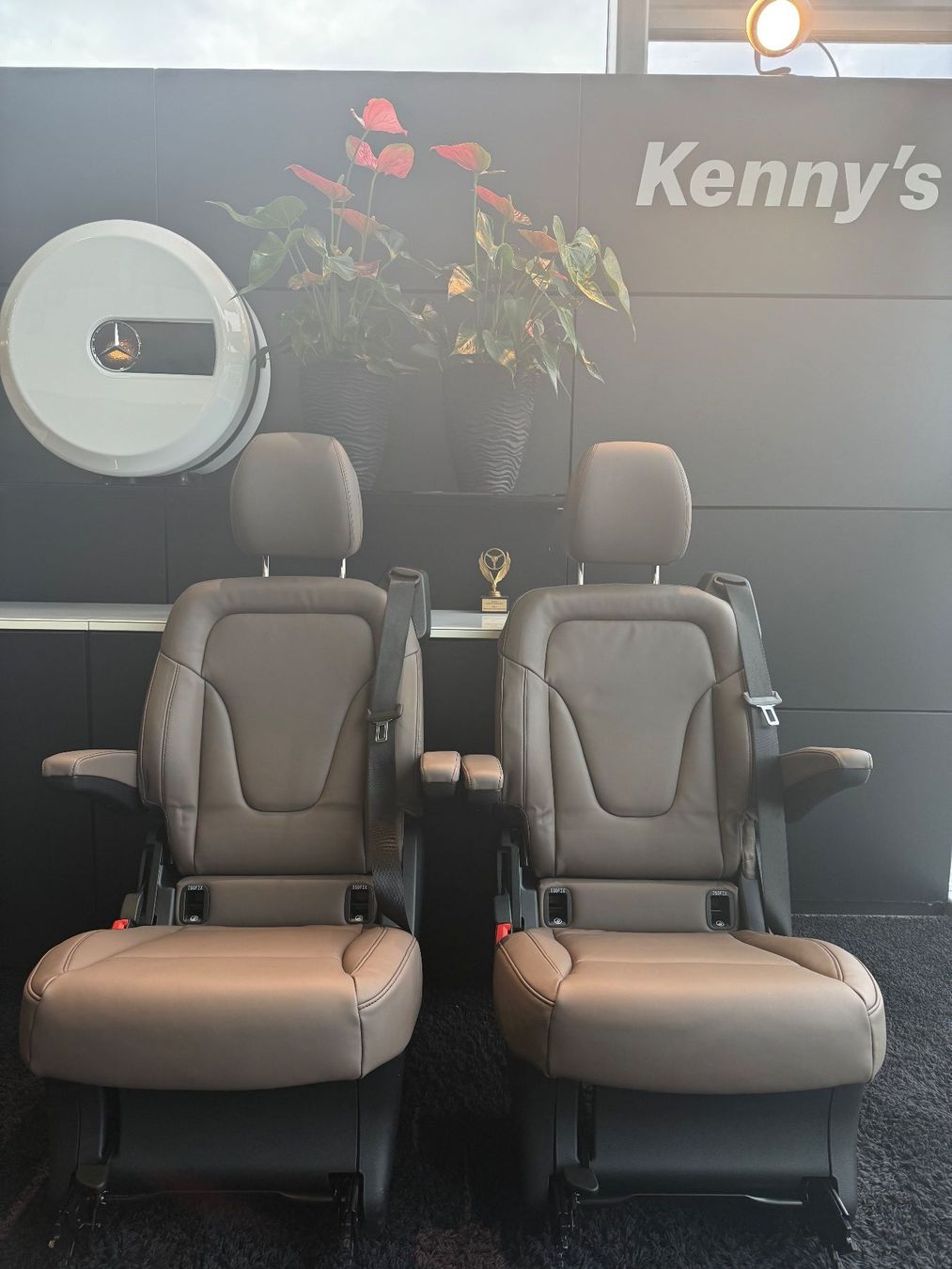 Mercedes-Benz Toutes les pièces auto: V Klasse Sitz ( nur noch einer Verfügbar ) – Neuf (Voir description) à Wettingen par SmartNeuteile 2