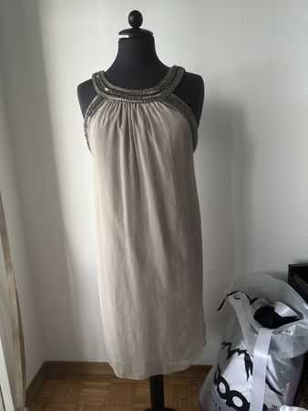 Kleid MANGO SUIT Grösse S mit Perlen verziert