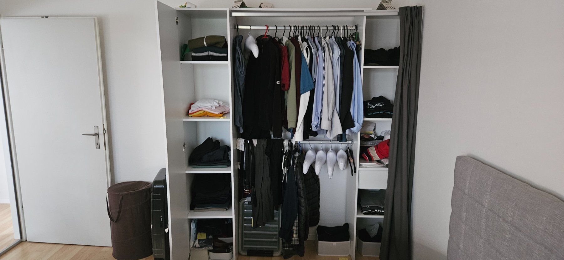Armoires: Kleiderschrank – D'occasion à St. Gallen par phi_7h5v