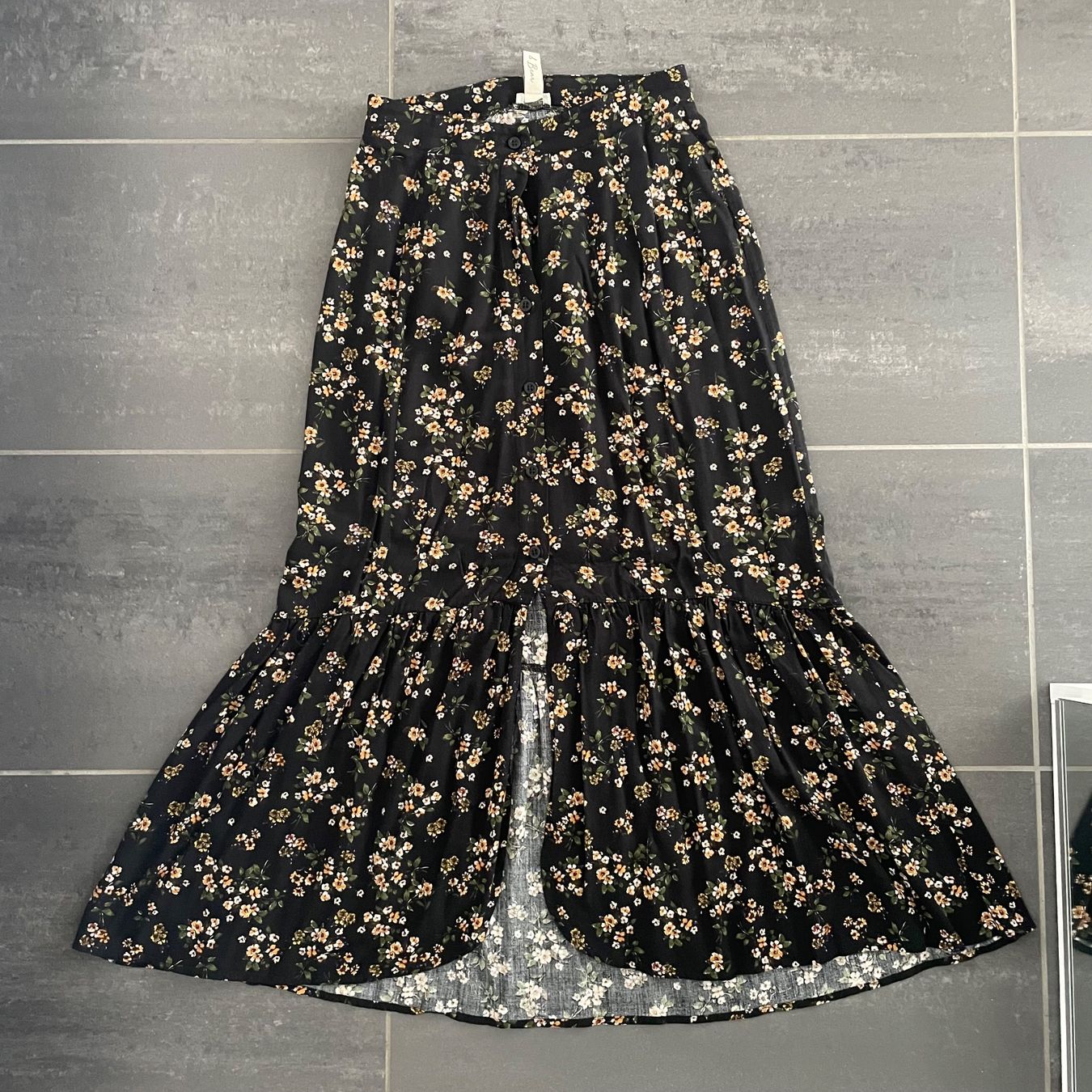 Pull&Bear Gonne: Floral black maxi skirt from pull&bear – Usato da Agno venduto da Ali99