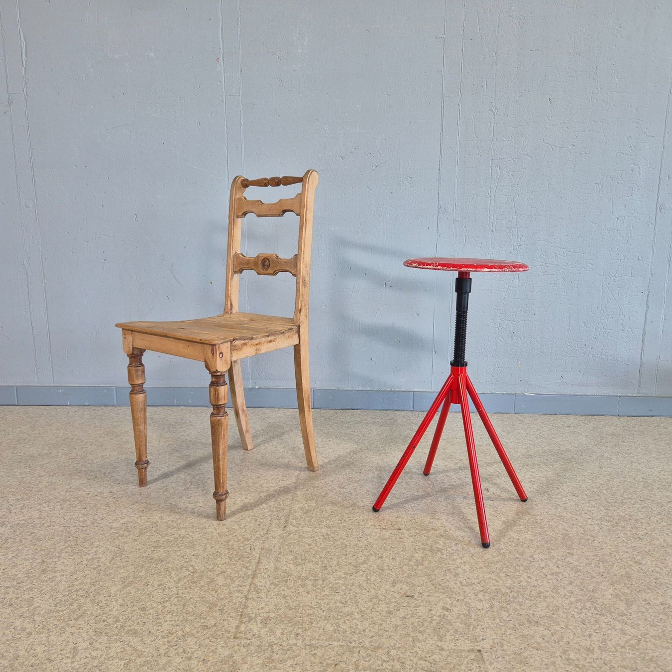Sgabelli: Industriedesign Swivel Stool Drehhocker Hocker Höcker rot – Usato da Nottwil venduto da Wondewa-Shop 2