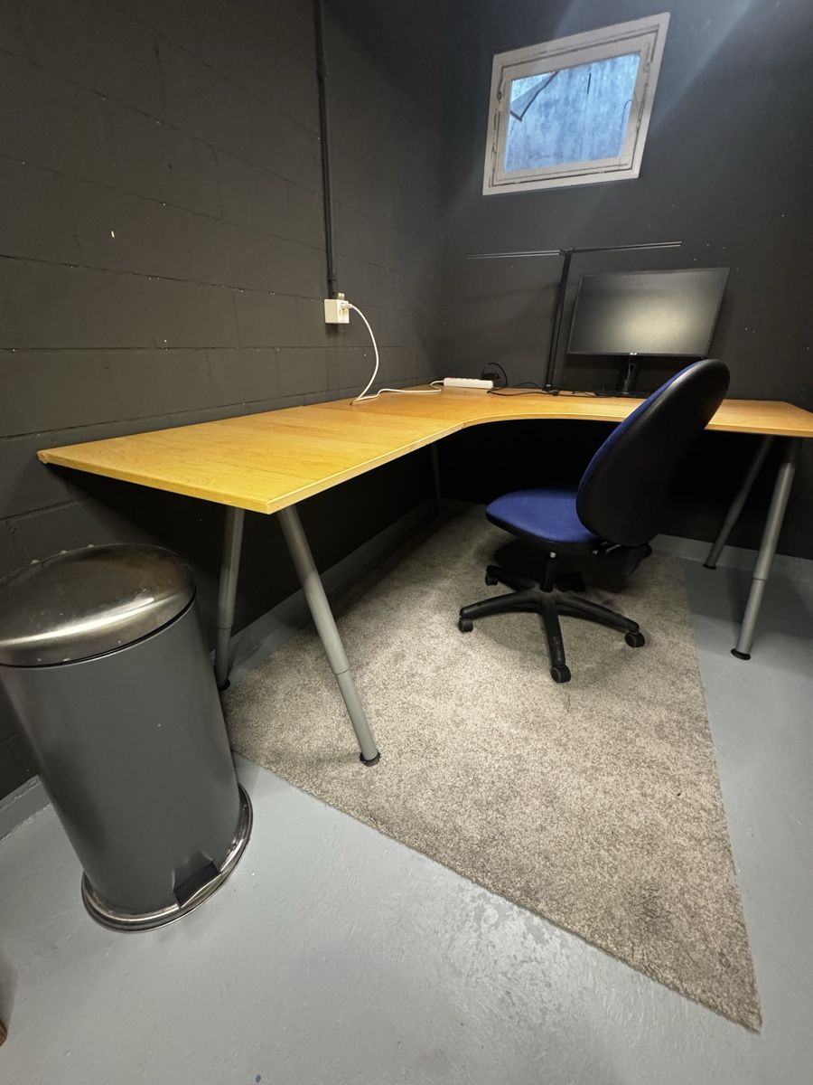 Bureaux: Büro Ecke  – D'occasion à Urtenen-Schönbühl par m19_2fdb