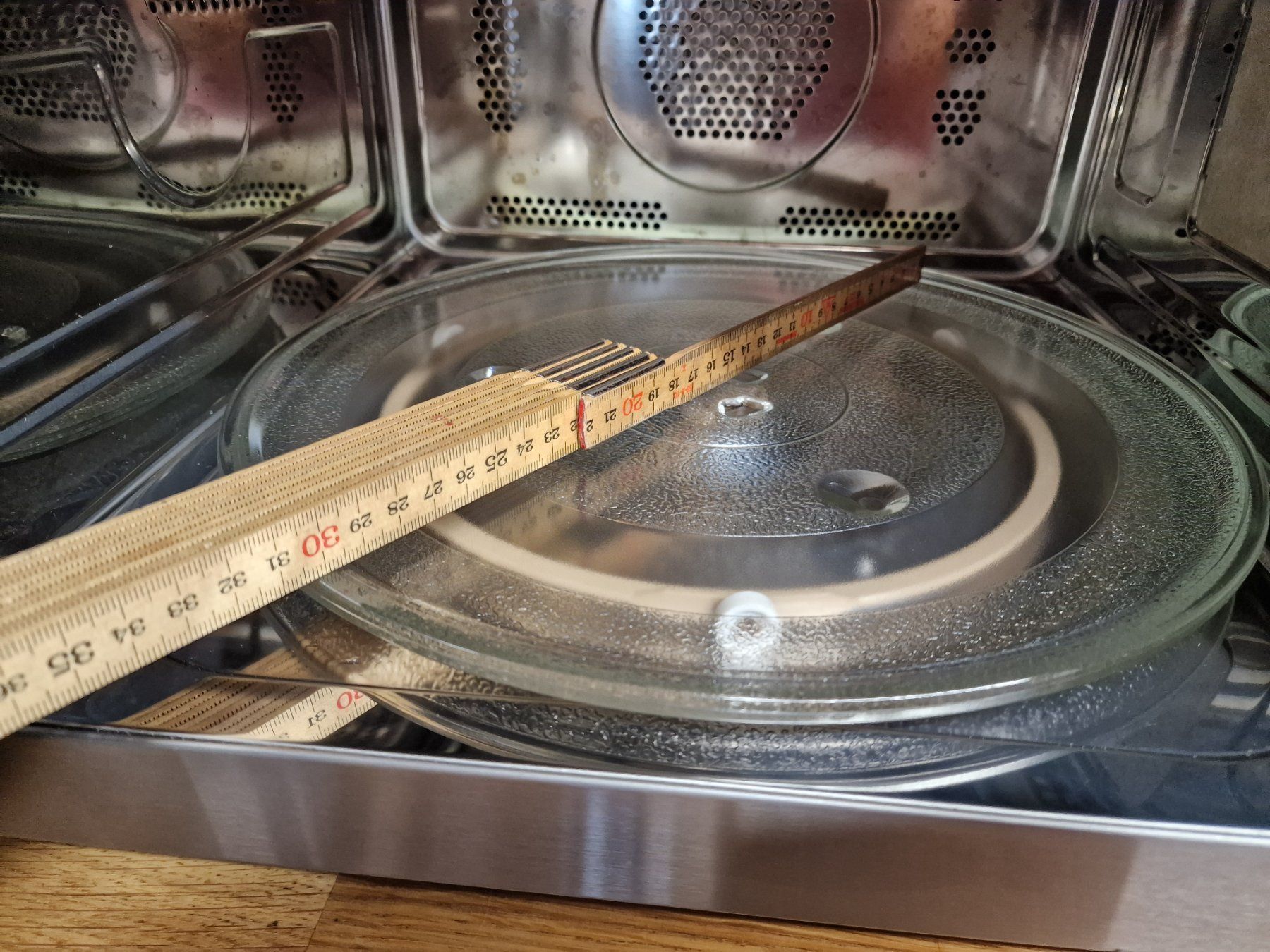 Elettrodomestici da cucina: Mikrowelle mit Grill- und Heissluftfunktion – Usato da Gebenstorf venduto da Andaloe 4