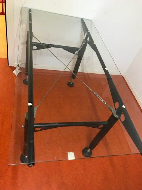 Tavoli: Glas-Tisch mit modern Design Metallgestell schwarz – Usato da Frick venduto da ren_jjl5 1