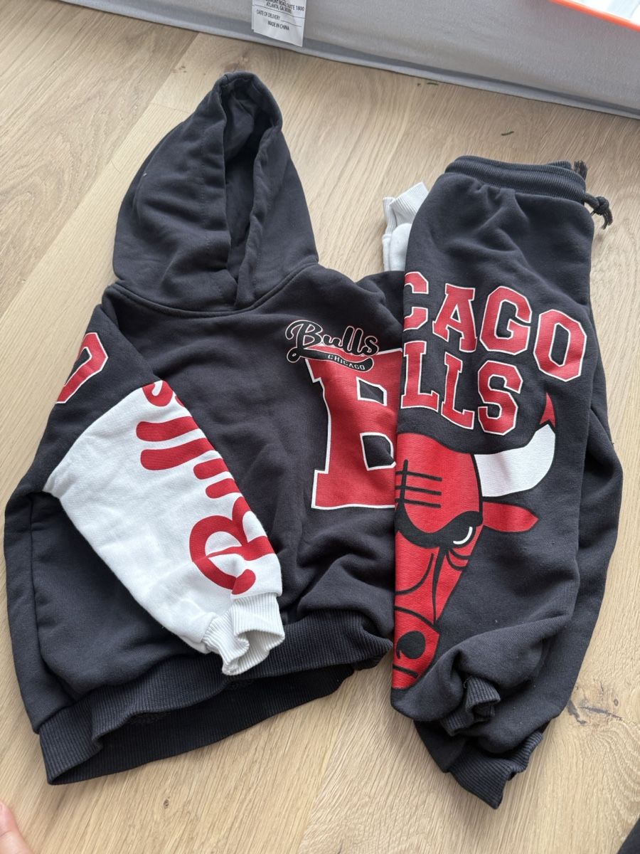 Zara Completi: Chicago Bulls Set, Grösse 98/104 – Nuovo e nell'imballaggio originale da Pfäffikon ZH venduto da Mado131019