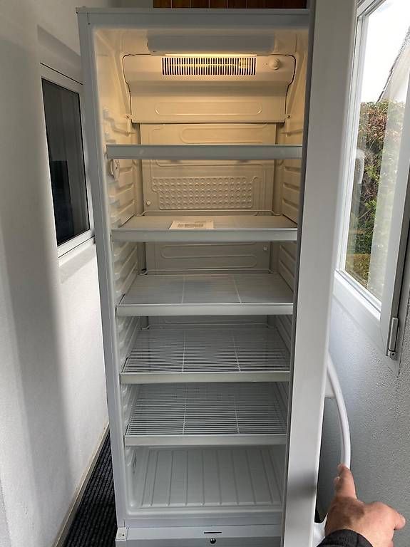 Frigoriferi: XXL kühlschrank mit Glastüre  – Usato da Wynau venduto da Lorent_Be 3
