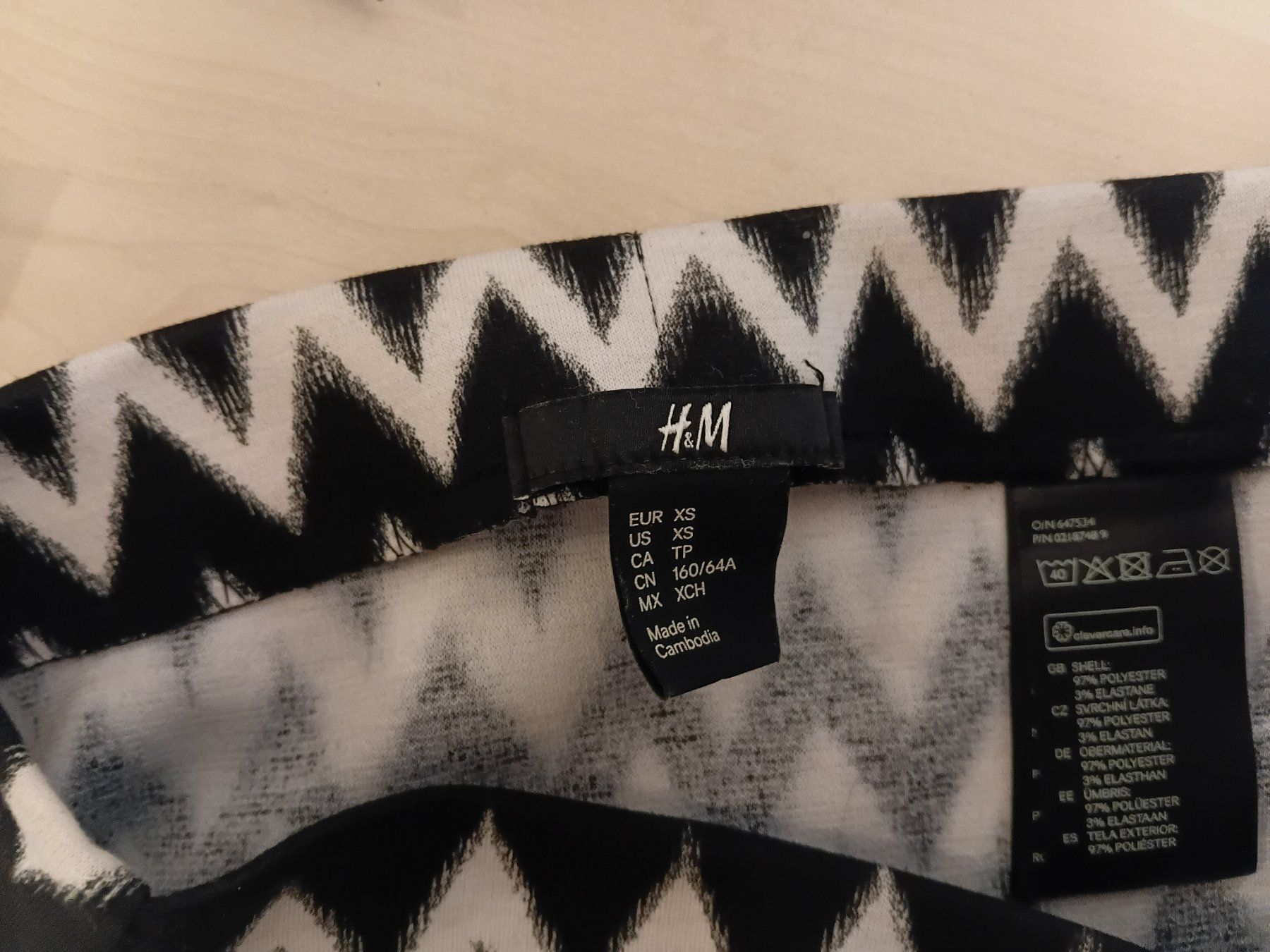 H&M Gonne: Minirock Schwarz-Weiß gemustert, m. elastischem Stretch H&M – Usato da Münchenbuchsee venduto da babilibern 2