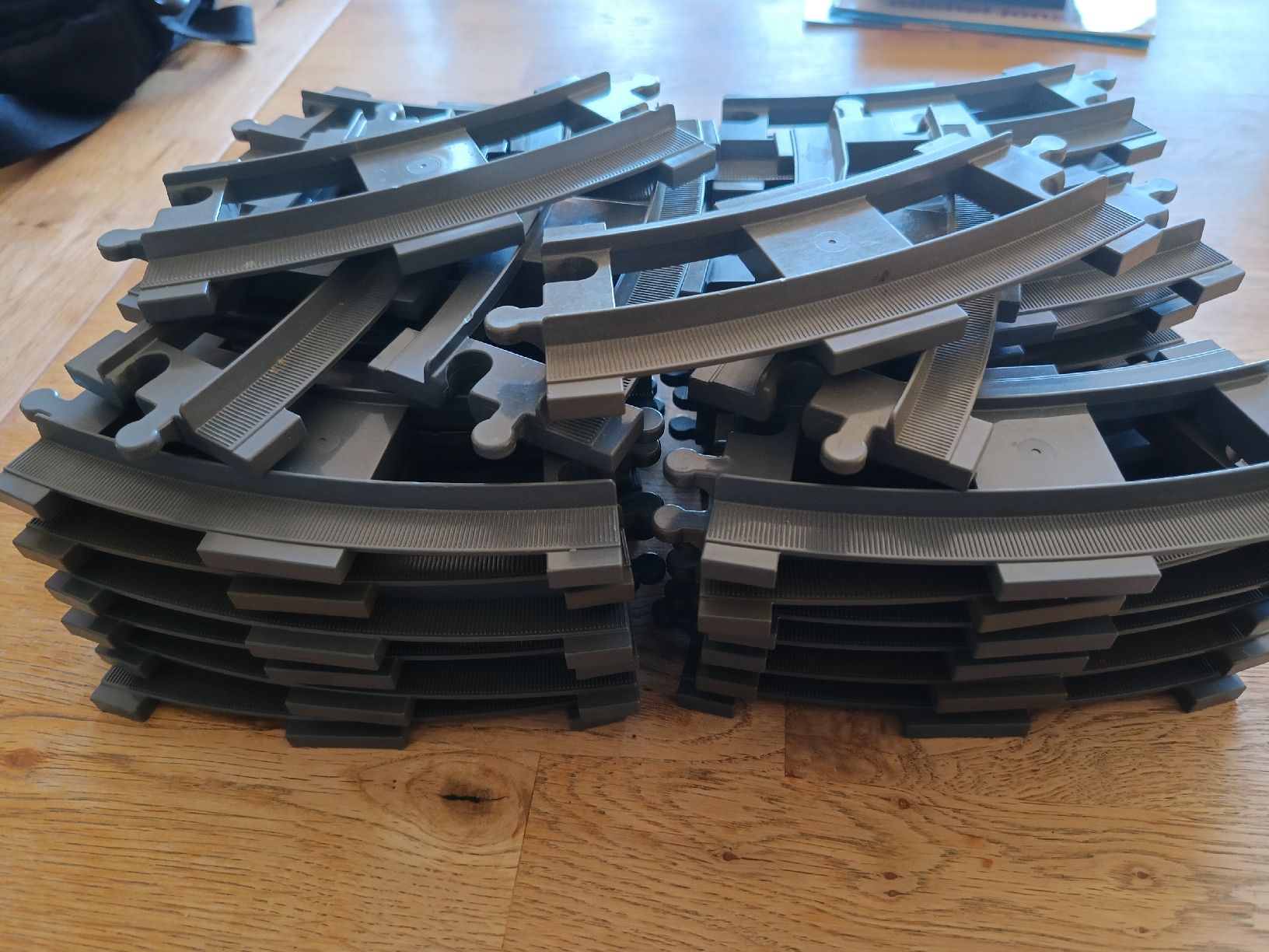 Lego Kit di costruzioni: Lots de rails Lego Duplo + pièces diverses  – Usato da Bex venduto da Canouille 1