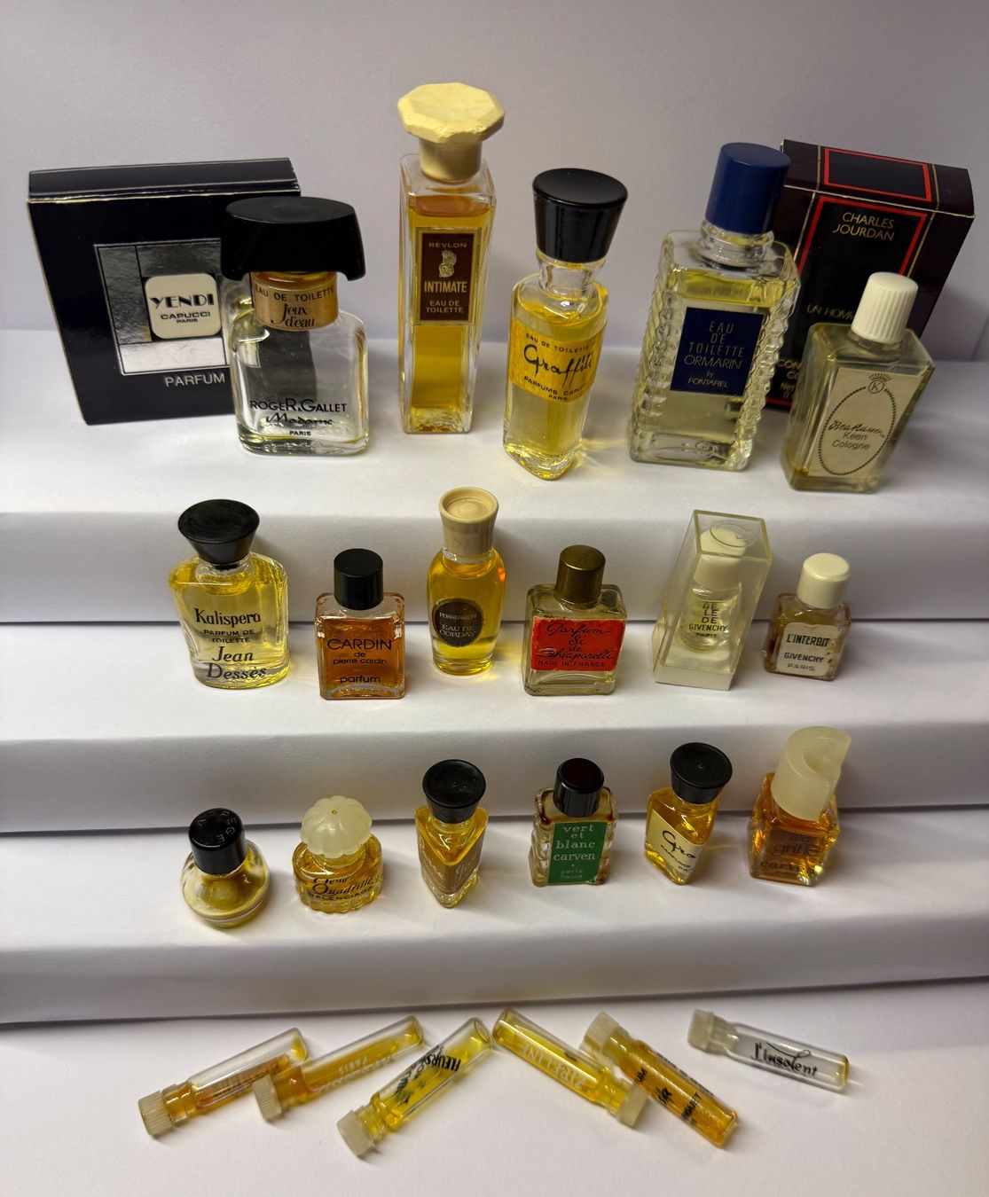 Profumi & Eau de Toilette: Uralte winzige Parfum Miniaturen – Usato da St. Gallen venduto da aracne 5