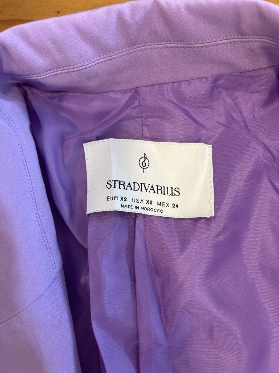 Stradivarius Cappotti: Schicker Blazer in violet Gr. XS – Nuovo (secondo la descrizione) da Solothurn venduto da frannnnca 1