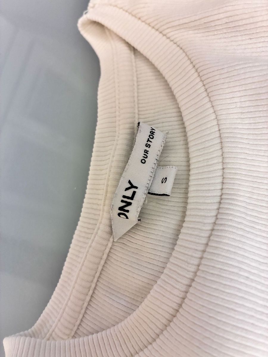 Only Camicette, T-shirt & Top: Top sans manche  – Usato da Fribourg venduto da Veronique22 1