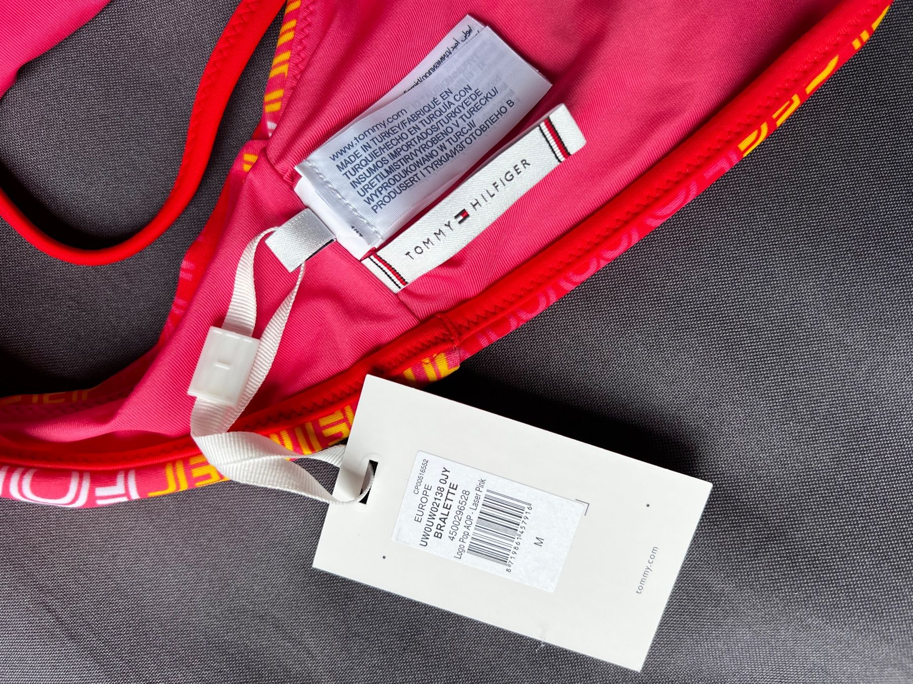 Tommy Hilfiger Maillots de bain & Bikinis: Badeanzug Tommy Hilfiger M Badehose S – Neuf avec emballage d'origine à Riehen par edu_92w7 4