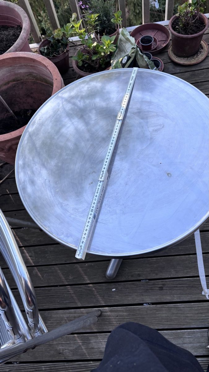 Set di tavolo e panche: Runder Gartentisch, 2 Stühle – Usato da Basel venduto da Defne 1