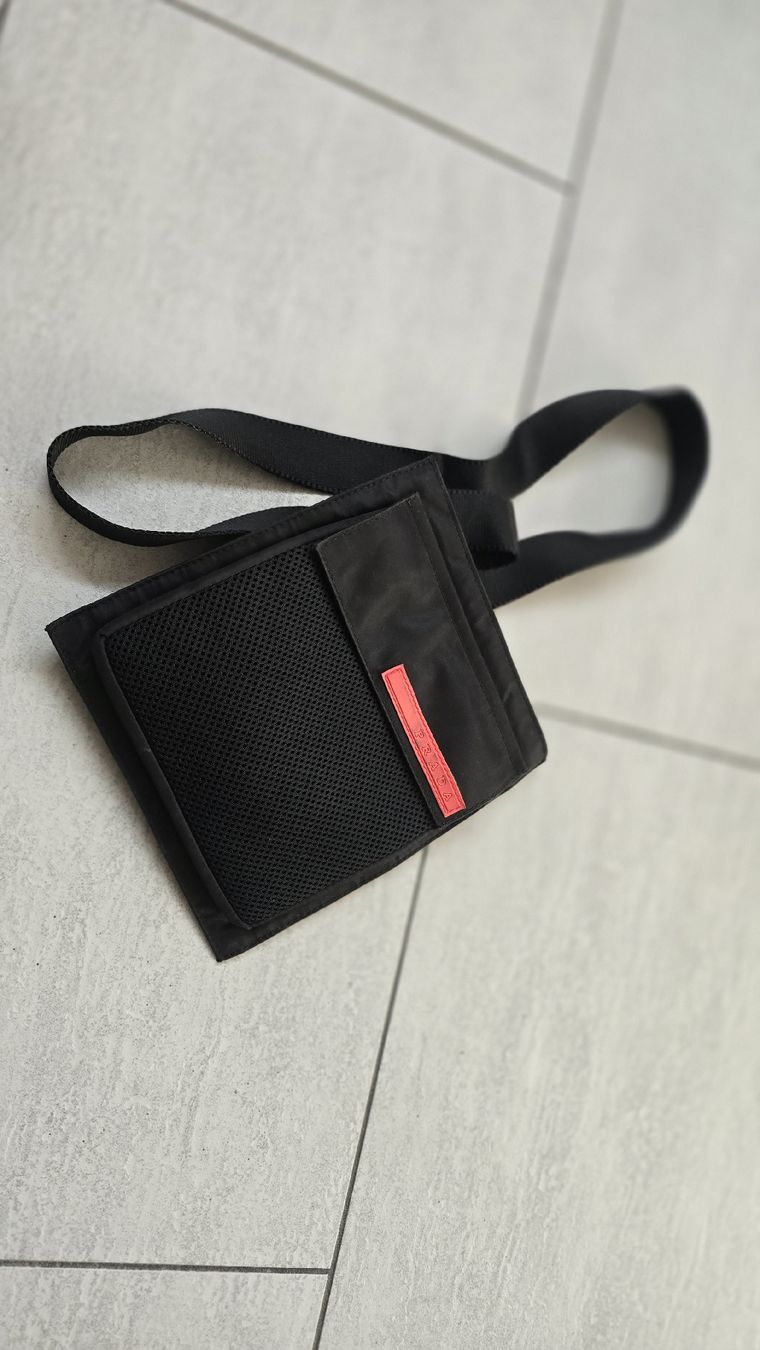 Prada Borse: Original Prada Nylon Umhängetasche   Preis: 99 CHF VB – Usato da Untersiggenthal venduto da JayRoguehand