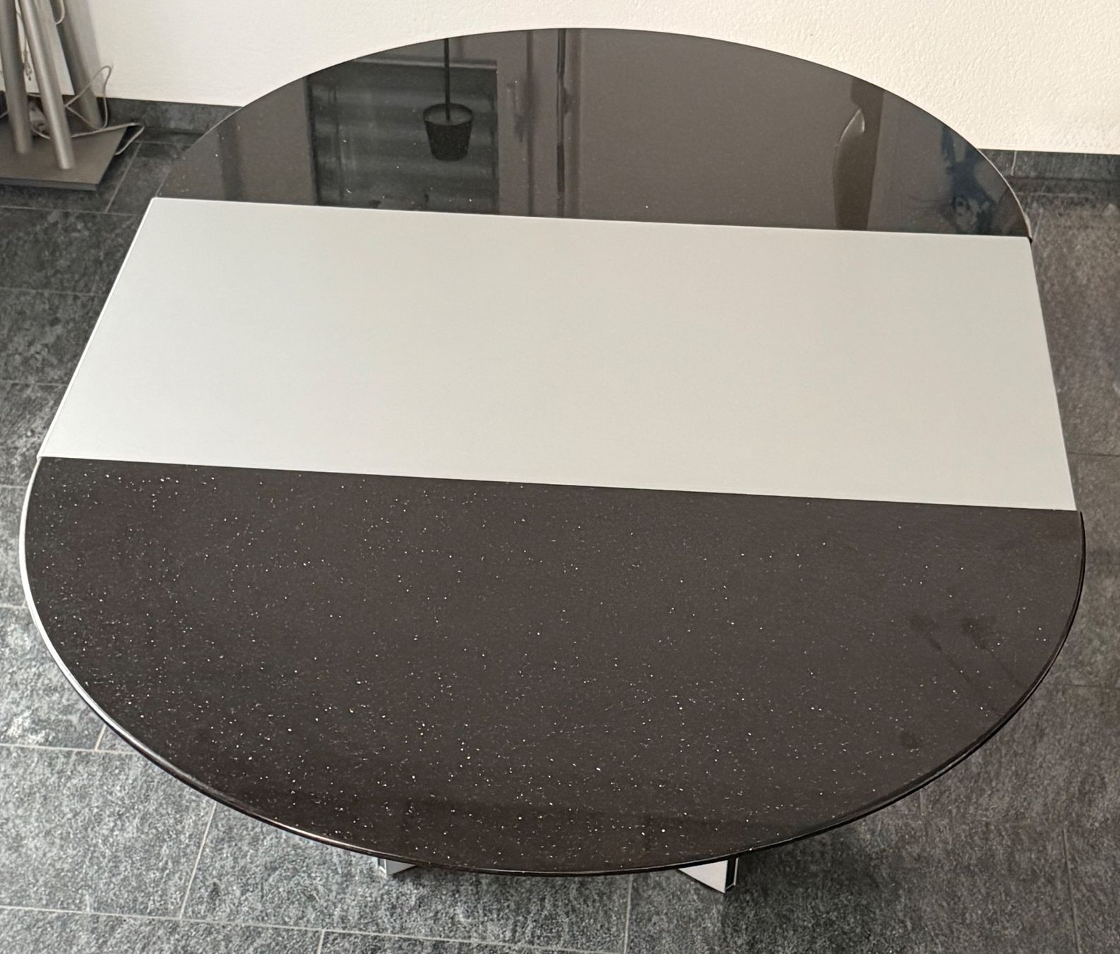 Tavoli: Esstisch Granit Schwarz-silber ausziehbar – Usato da Alosen venduto da Nstoneman 1