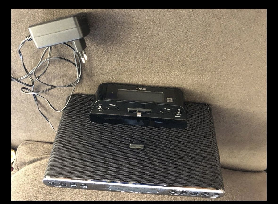 Docking station: DAB Radio Sony mit Dockingstation – Usato da Buttikon SZ venduto da alf_g6sd 3