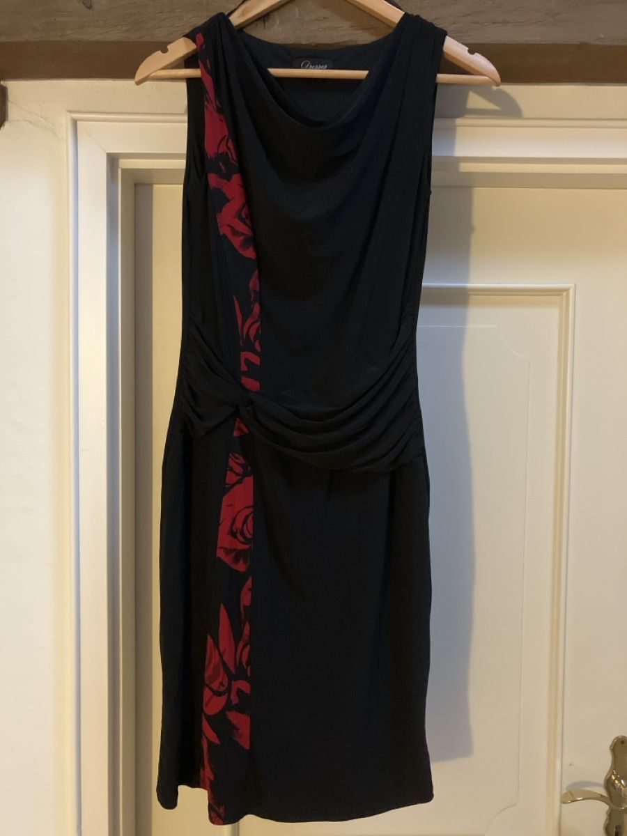 Vestiti: Kleid mit Wasserfallausschnitt – Nuovo (secondo la descrizione) da Dielsdorf venduto da Der_baer