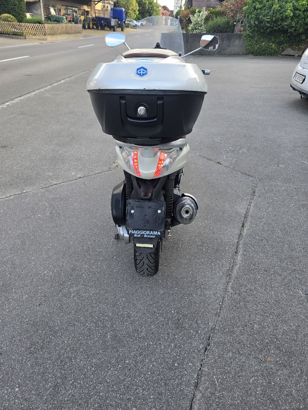 Piaggio Route: Roller Piaggio Beverly 300  Mit Mfk 28.5.25 – D'occasion à Aarberg par 2002stefan 2