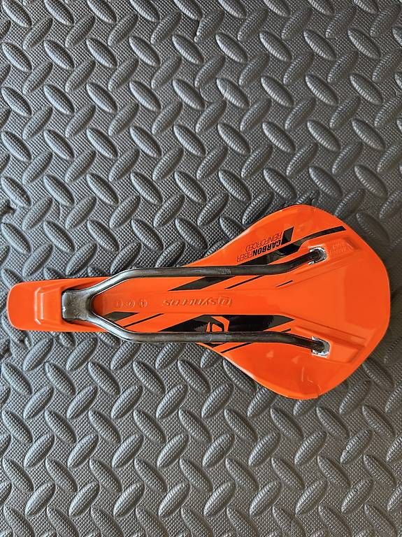Syncros Ersatzteile: Syncros XM1.0 Sattel orange mit Carbon Streben – Gebraucht aus Aarburg von Trailsurfer 1