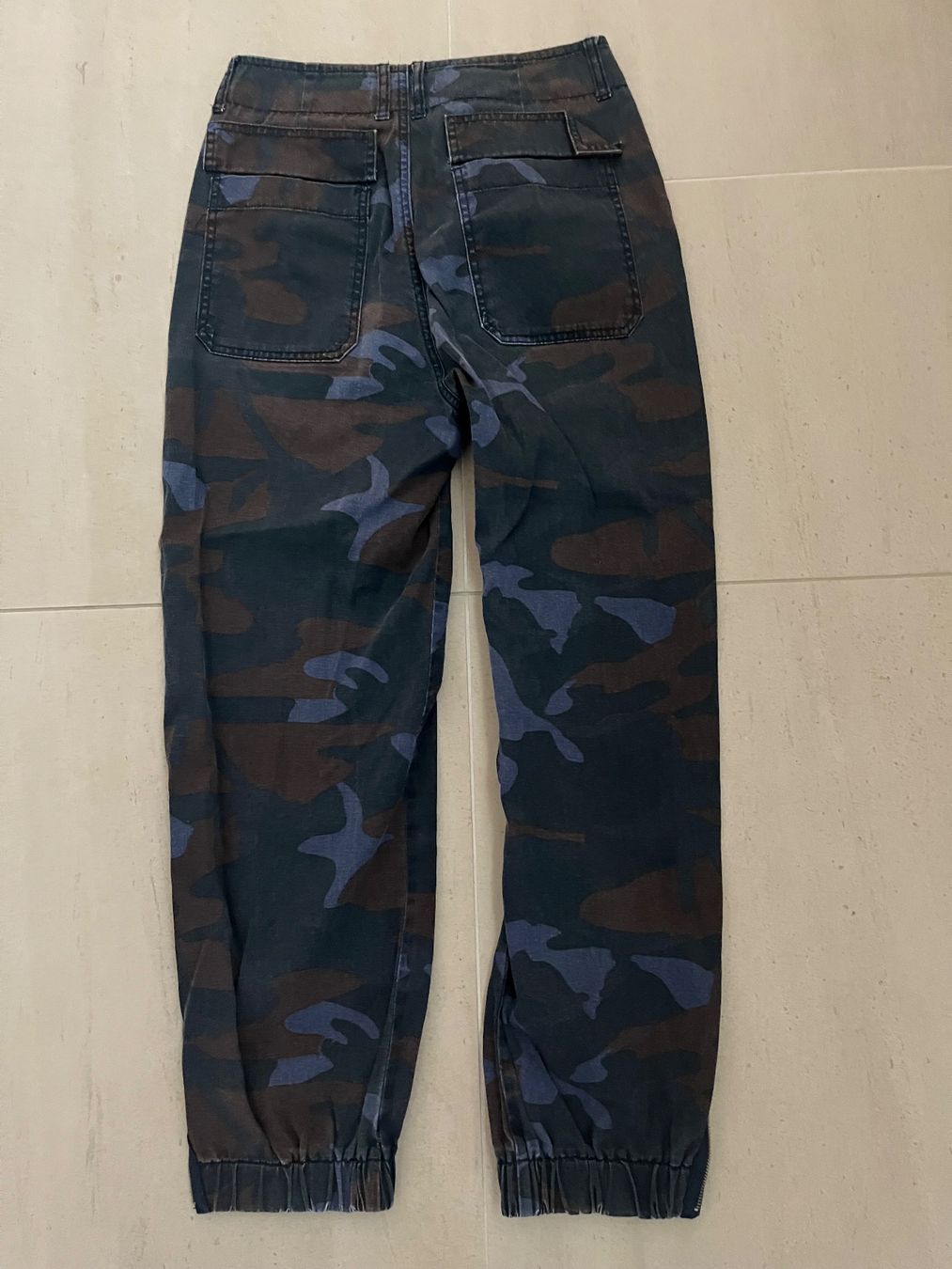 Pull&Bear Pantaloni: Pull&Bear Camouflage cargo Hose Gr. 38 – Usato da Luzern venduto da Sono2 2