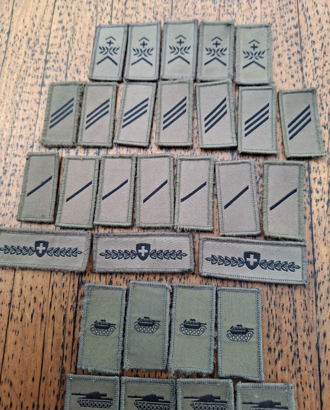 Schweizer Armee Placchette & Badge: Armee, Militär, Abzeichen, Funktionsabzeichen,Gradabzeichen – Usato da Grosswangen venduto da Spengler66 2