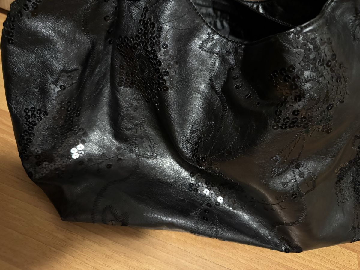 Sacs femmes: Sac à main noir en cuir véritable, parfait – D'occasion à Martigny par Mrtygn1