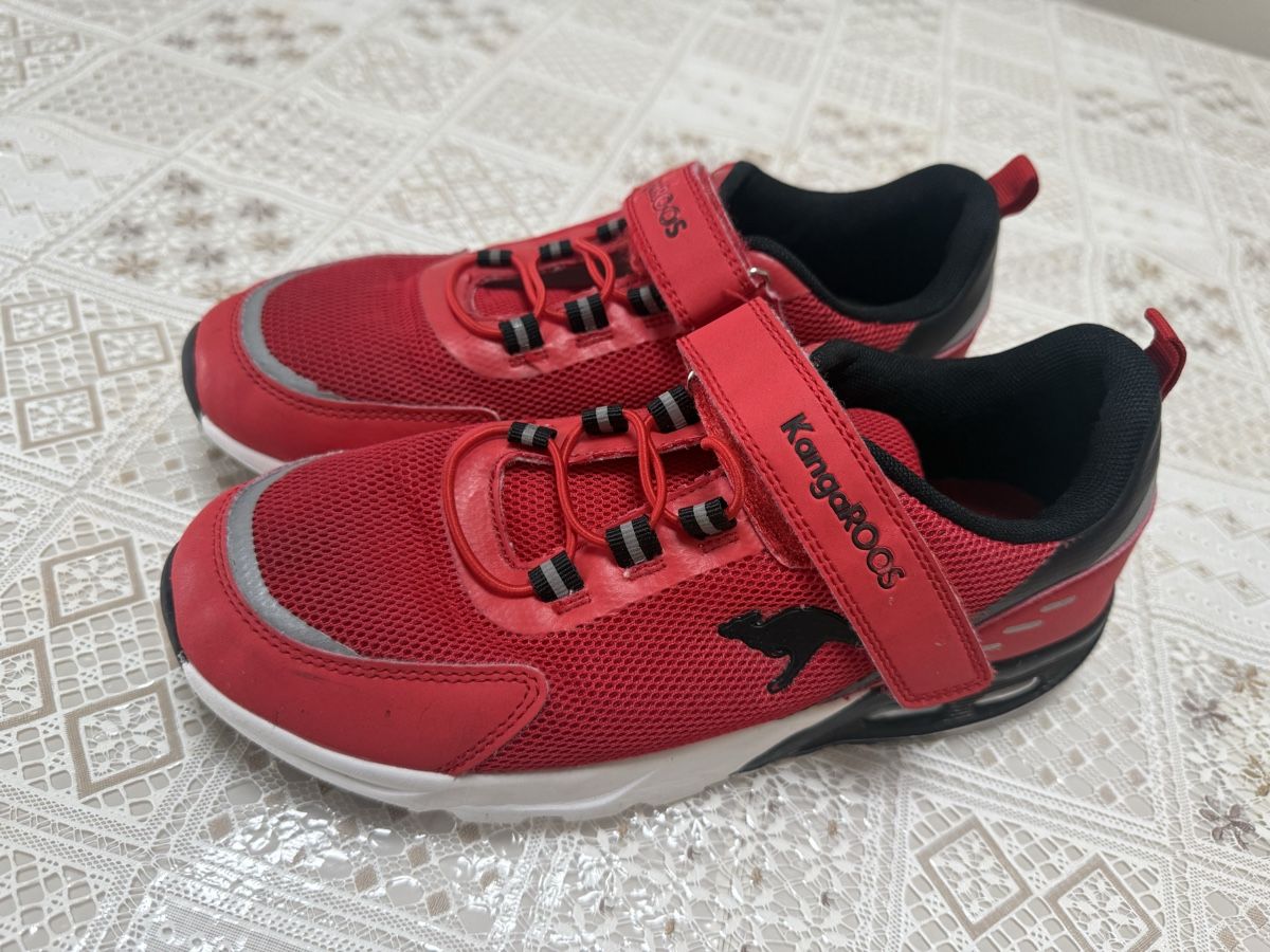 Scarpe da uomo: Kinder Schuhe KangaRoos GR.38 – Usato da Kloten venduto da Privat2011