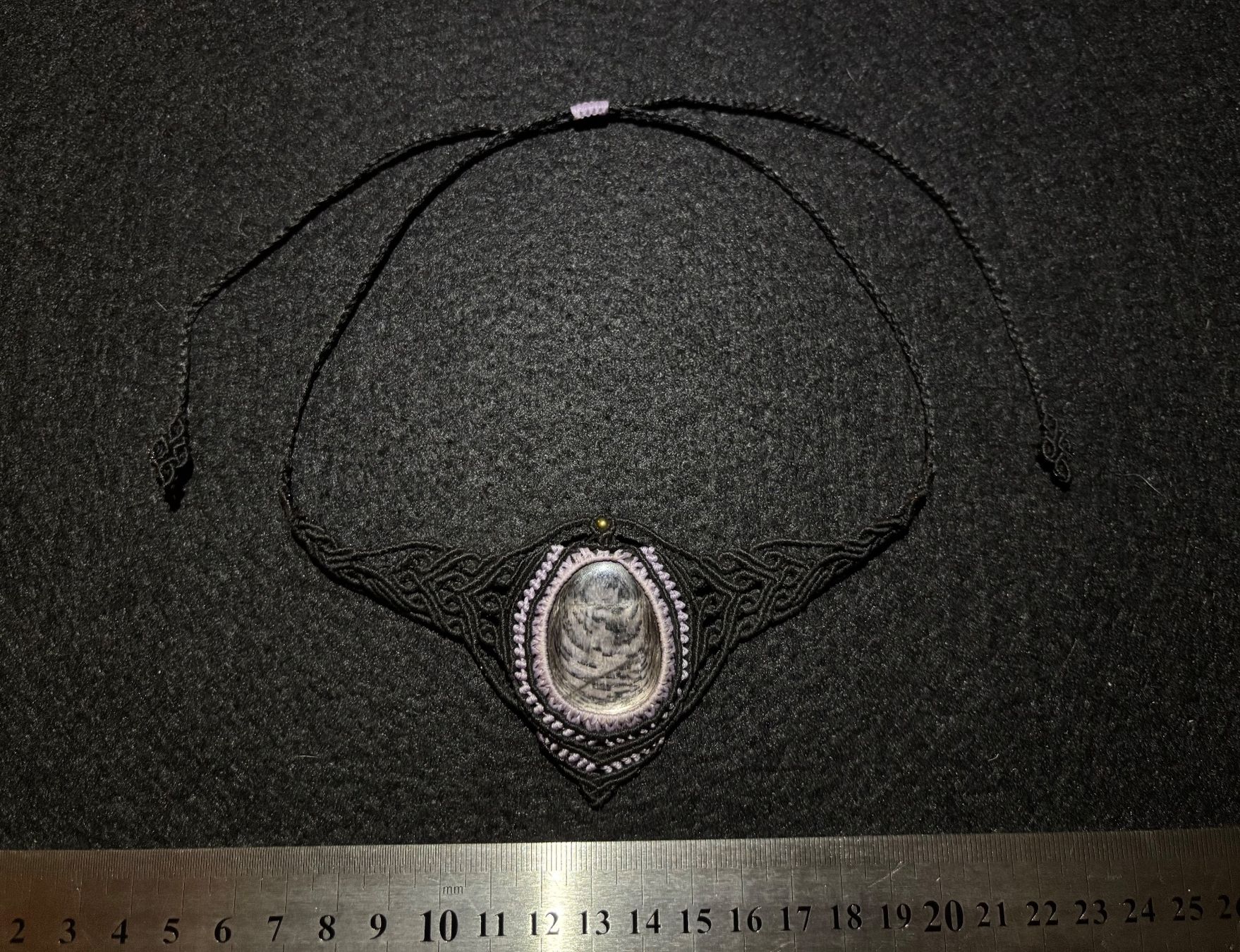 Catenine: Handgemachte Makramee Kette / Collier mit Hypersthen – Nuovo (secondo la descrizione) da Pfäffikon ZH venduto da Emporos_42 1