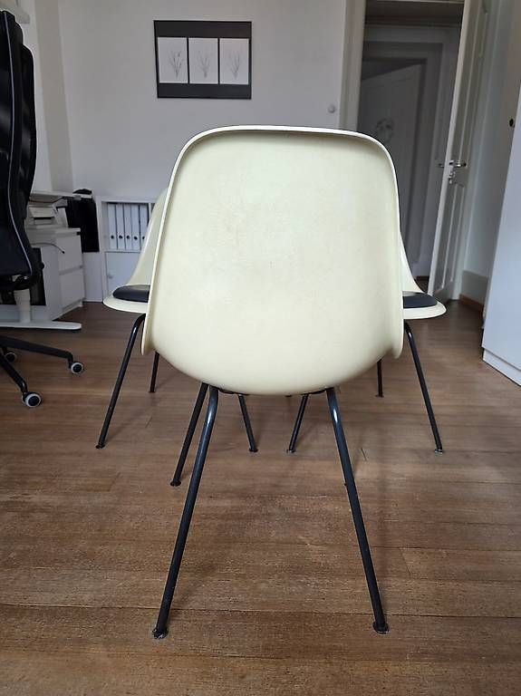 Vitra Sedie: 5x eames side chair fiberglass parchment – Usato da Muri b. Bern venduto da Elviz13 1