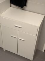 Möbel weiss Schublade und Türen