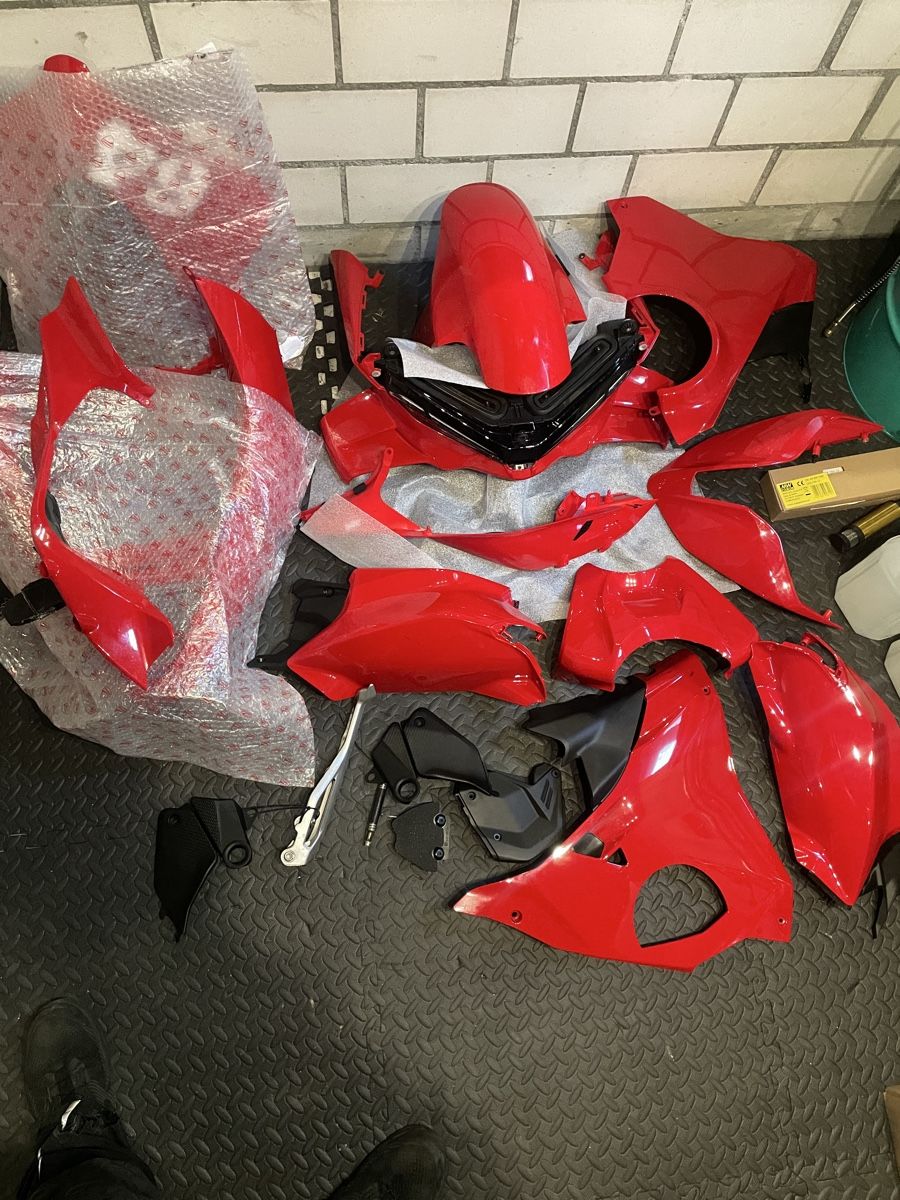 Ducati Tutti i ricambio per moto: Originale Ducati V4 2025 Verkleidung inkl. Scheinwerfer – Usato da Beinwil am see venduto da ana_5dnf