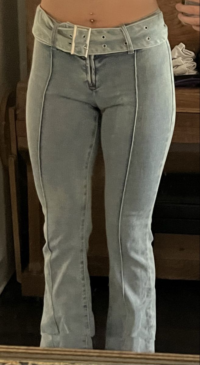 Jeans: Flared Y2k Jeans mit Gürtel – Neuf (Voir description) à Unterentfelden par ame_tf2n